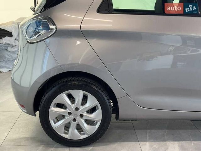 Серый Рено Зое, объемом двигателя 0 л и пробегом 61 тыс. км за 7300 $, фото 13 на Automoto.ua