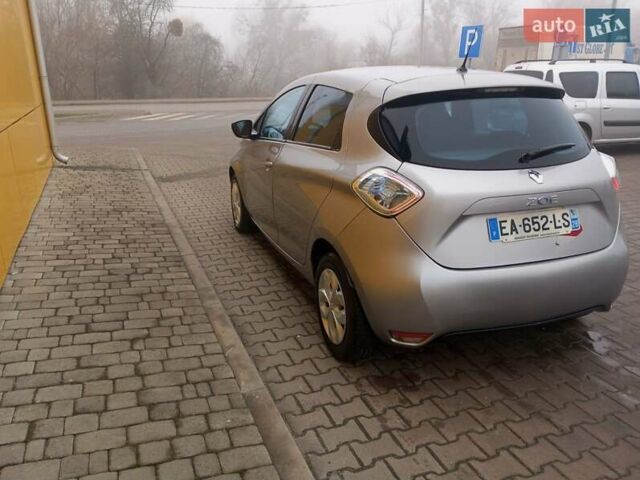 Серый Рено Зое, объемом двигателя 0 л и пробегом 44 тыс. км за 6500 $, фото 12 на Automoto.ua