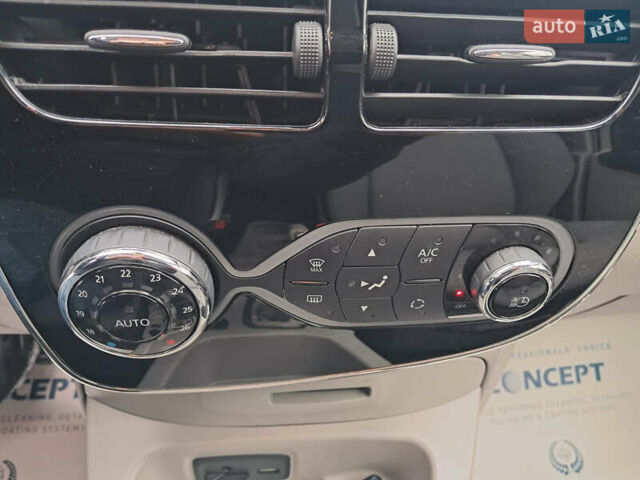 Серый Рено Зое, объемом двигателя 0 л и пробегом 47 тыс. км за 4450 $, фото 18 на Automoto.ua