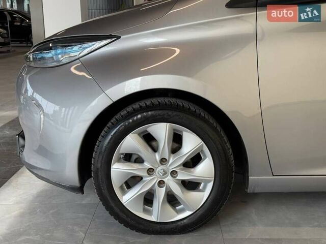 Серый Рено Зое, объемом двигателя 0 л и пробегом 61 тыс. км за 7300 $, фото 8 на Automoto.ua