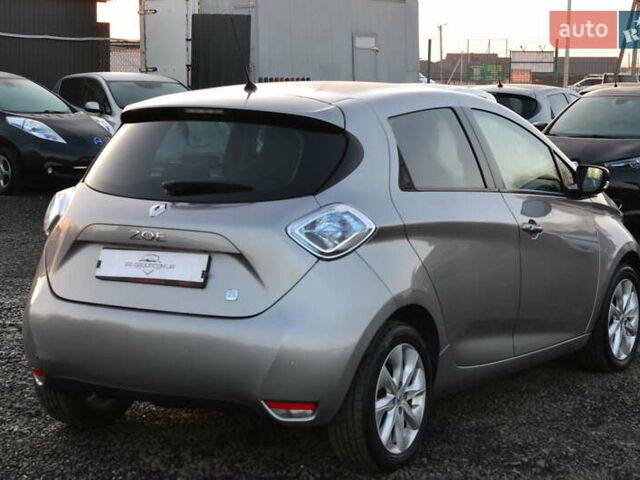 Серый Рено Зое, объемом двигателя 0 л и пробегом 98 тыс. км за 6999 $, фото 7 на Automoto.ua