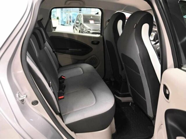 Серый Рено Зое, объемом двигателя 0 л и пробегом 97 тыс. км за 5700 $, фото 23 на Automoto.ua