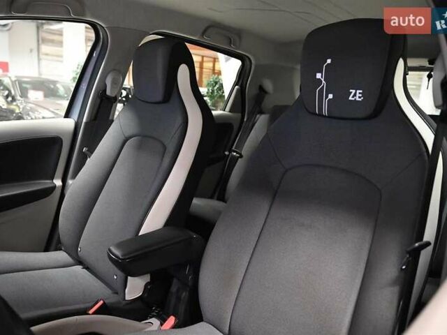 Серый Рено Зое, объемом двигателя 0 л и пробегом 97 тыс. км за 4570 $, фото 15 на Automoto.ua