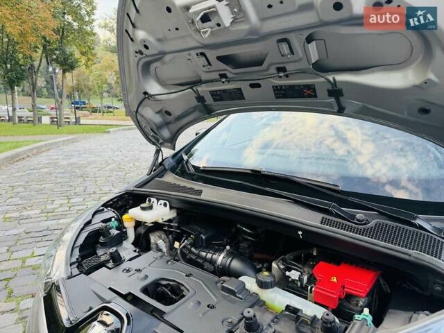 Серый Рено Зое, объемом двигателя 0 л и пробегом 85 тыс. км за 8444 $, фото 128 на Automoto.ua