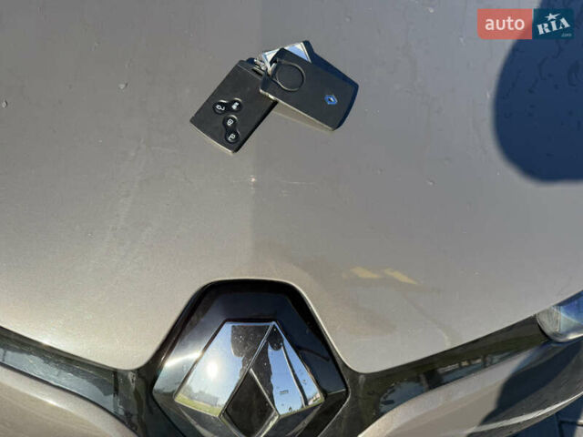 Серый Рено Зое, объемом двигателя 0 л и пробегом 118 тыс. км за 8950 $, фото 7 на Automoto.ua
