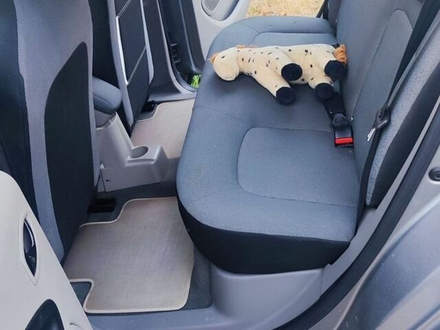 Серый Рено Зое, объемом двигателя 0 л и пробегом 120 тыс. км за 6700 $, фото 24 на Automoto.ua