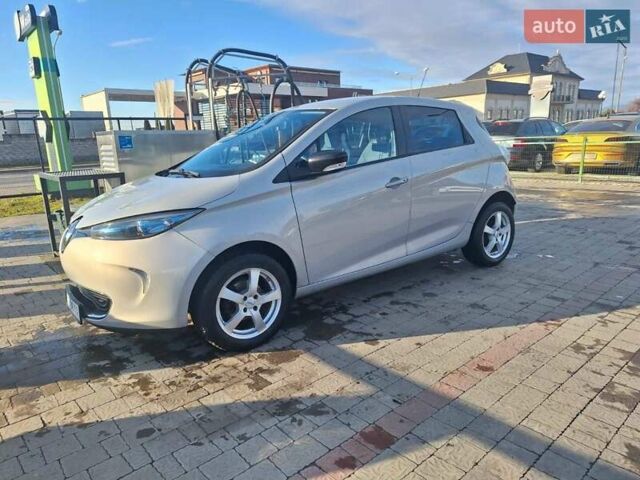 Серый Рено Зое, объемом двигателя 0 л и пробегом 86 тыс. км за 7700 $, фото 14 на Automoto.ua