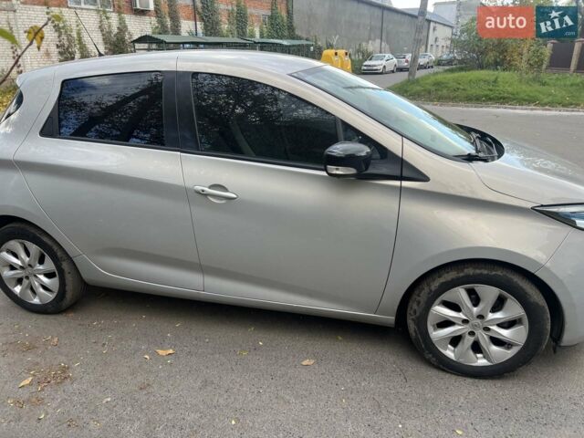Серый Рено Зое, объемом двигателя 0 л и пробегом 75 тыс. км за 7700 $, фото 9 на Automoto.ua