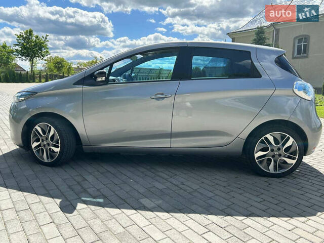Серый Рено Зое, объемом двигателя 0 л и пробегом 94 тыс. км за 8300 $, фото 4 на Automoto.ua