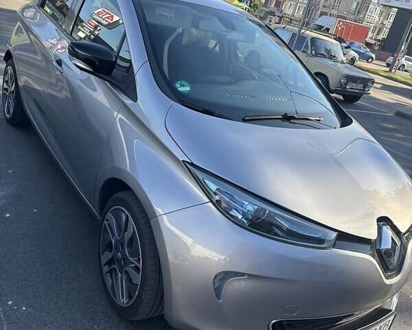 Серый Рено Зое, объемом двигателя 0 л и пробегом 160 тыс. км за 7900 $, фото 3 на Automoto.ua