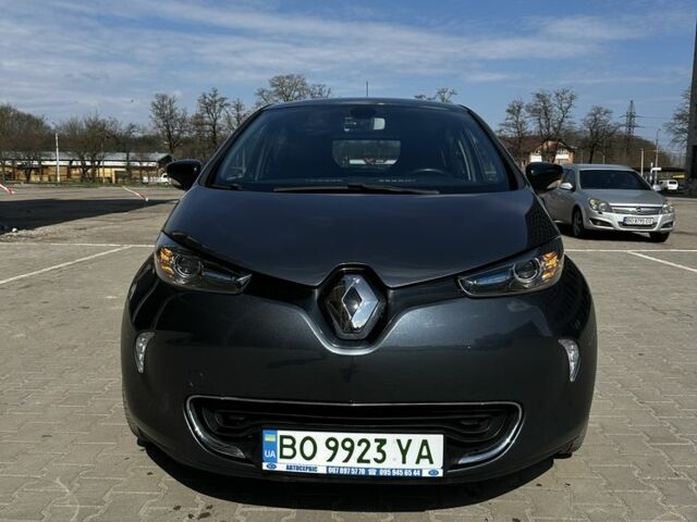 Серый Рено Зое, объемом двигателя 0 л и пробегом 81 тыс. км за 9000 $, фото 1 на Automoto.ua