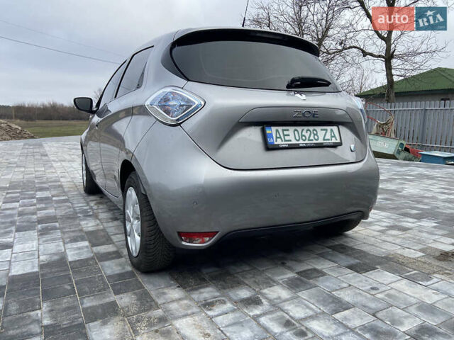 Серый Рено Зое, объемом двигателя 0 л и пробегом 155 тыс. км за 8100 $, фото 7 на Automoto.ua