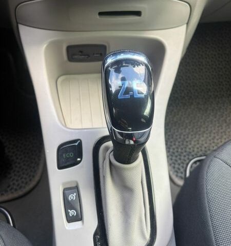 Серый Рено Зое, объемом двигателя 0 л и пробегом 85 тыс. км за 7500 $, фото 13 на Automoto.ua