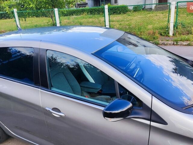 Серый Рено Зое, объемом двигателя 0 л и пробегом 120 тыс. км за 6700 $, фото 15 на Automoto.ua