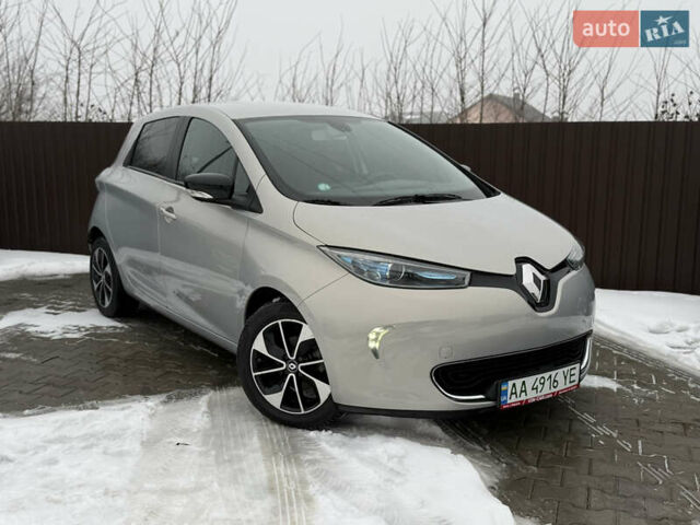 Серый Рено Зое, объемом двигателя 0 л и пробегом 199 тыс. км за 9600 $, фото 1 на Automoto.ua