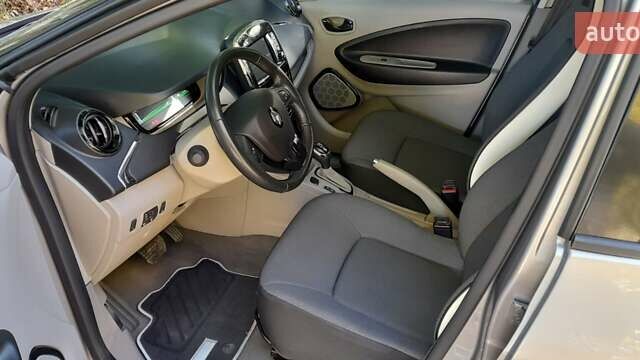 Серый Рено Зое, объемом двигателя 0 л и пробегом 80 тыс. км за 7200 $, фото 16 на Automoto.ua