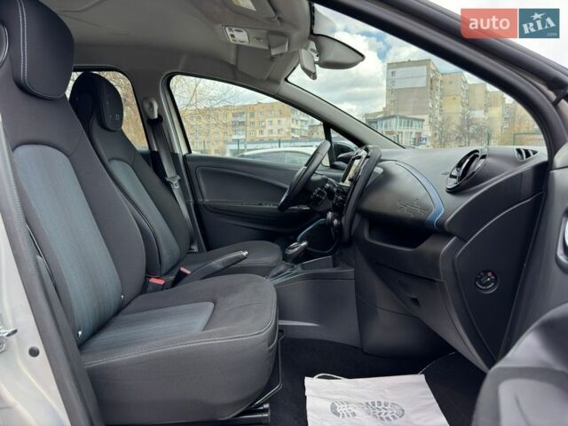 Серый Рено Зое, объемом двигателя 0 л и пробегом 160 тыс. км за 9500 $, фото 2 на Automoto.ua