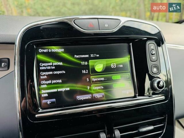 Серый Рено Зое, объемом двигателя 0 л и пробегом 85 тыс. км за 8444 $, фото 87 на Automoto.ua