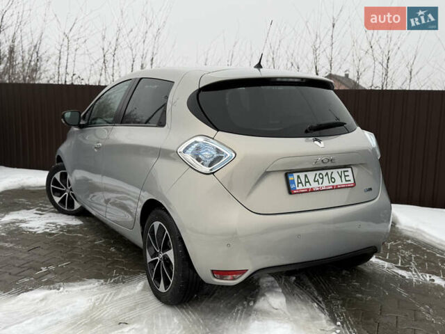 Серый Рено Зое, объемом двигателя 0 л и пробегом 199 тыс. км за 10000 $, фото 10 на Automoto.ua