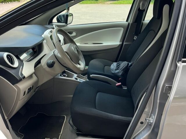 Серый Рено Зое, объемом двигателя 0 л и пробегом 91 тыс. км за 6800 $, фото 16 на Automoto.ua