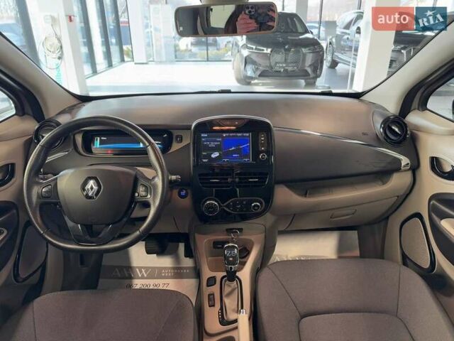 Серый Рено Зое, объемом двигателя 0 л и пробегом 61 тыс. км за 7300 $, фото 34 на Automoto.ua