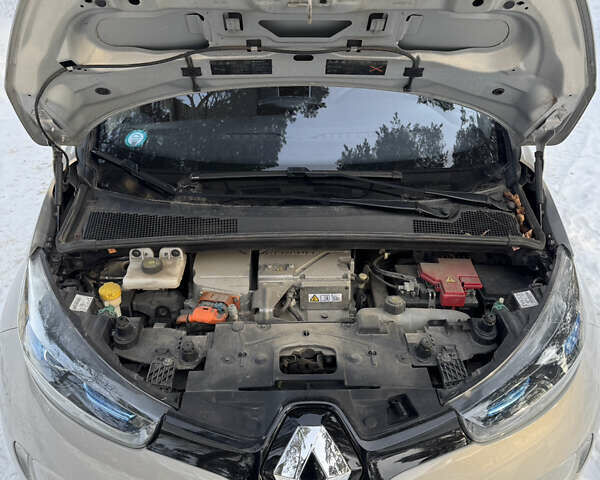 Сірий Рено Зое, об'ємом двигуна 0 л та пробігом 84 тис. км за 7200 $, фото 9 на Automoto.ua