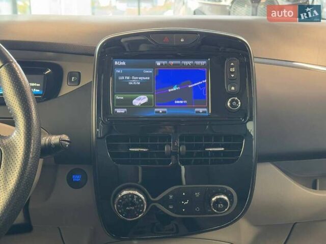 Серый Рено Зое, объемом двигателя 0 л и пробегом 61 тыс. км за 7300 $, фото 36 на Automoto.ua