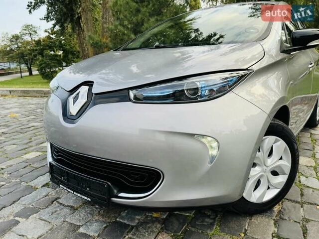 Серый Рено Зое, объемом двигателя 0 л и пробегом 85 тыс. км за 8444 $, фото 7 на Automoto.ua