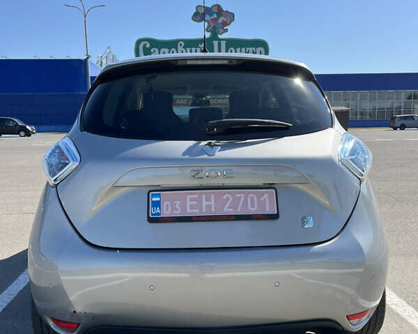 Серый Рено Зое, объемом двигателя 0 л и пробегом 101 тыс. км за 7600 $, фото 10 на Automoto.ua