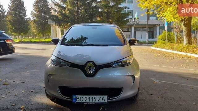 Серый Рено Зое, объемом двигателя 0 л и пробегом 80 тыс. км за 7200 $, фото 2 на Automoto.ua