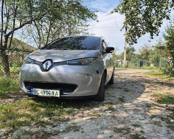 Серый Рено Зое, объемом двигателя 0 л и пробегом 96 тыс. км за 7700 $, фото 9 на Automoto.ua