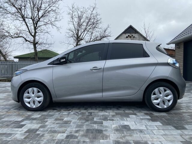 Серый Рено Зое, объемом двигателя 0 л и пробегом 142 тыс. км за 9000 $, фото 5 на Automoto.ua