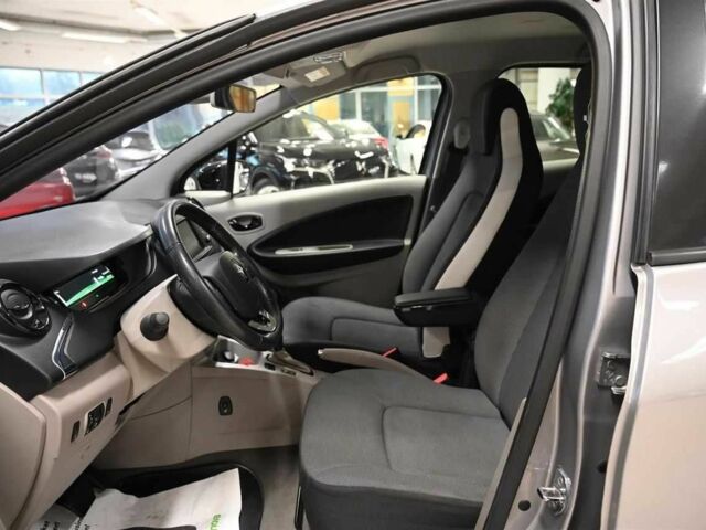 Серый Рено Зое, объемом двигателя 0 л и пробегом 97 тыс. км за 5700 $, фото 13 на Automoto.ua