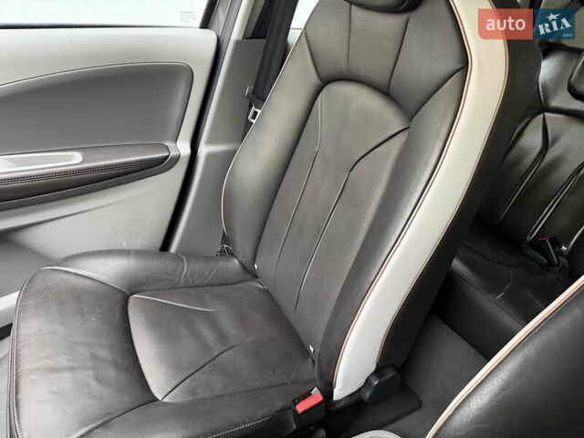 Серый Рено Зое, объемом двигателя 0 л и пробегом 118 тыс. км за 8950 $, фото 10 на Automoto.ua