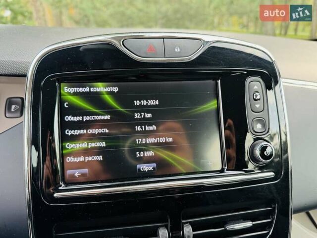 Серый Рено Зое, объемом двигателя 0 л и пробегом 85 тыс. км за 8444 $, фото 88 на Automoto.ua