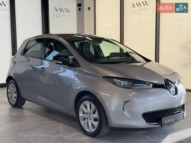 Серый Рено Зое, объемом двигателя 0 л и пробегом 61 тыс. км за 7300 $, фото 5 на Automoto.ua