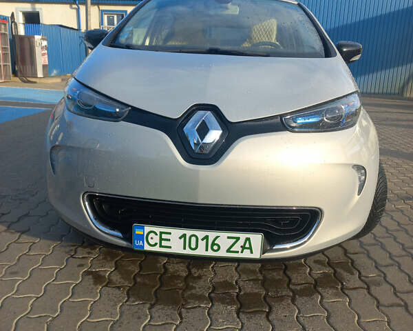 Серый Рено Зое, объемом двигателя 0 л и пробегом 105 тыс. км за 7500 $, фото 1 на Automoto.ua