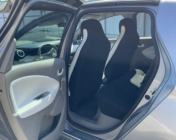 Серый Рено Зое, объемом двигателя 0 л и пробегом 140 тыс. км за 6700 $, фото 8 на Automoto.ua