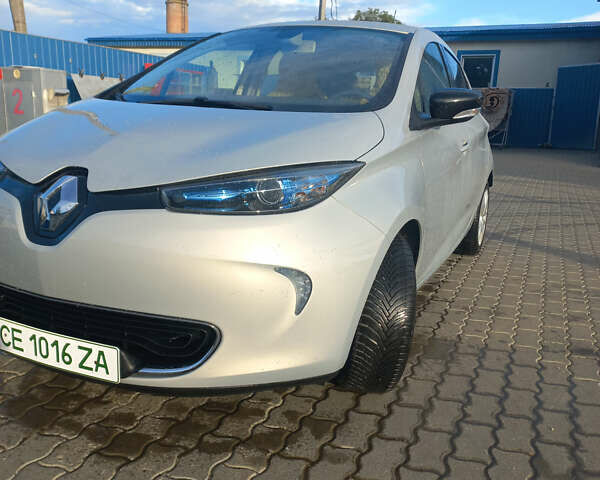 Серый Рено Зое, объемом двигателя 0 л и пробегом 105 тыс. км за 7500 $, фото 2 на Automoto.ua