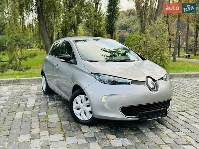 Серый Рено Зое, объемом двигателя 0 л и пробегом 85 тыс. км за 8444 $, фото 23 на Automoto.ua