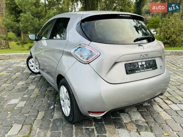 Серый Рено Зое, объемом двигателя 0 л и пробегом 85 тыс. км за 8444 $, фото 59 на Automoto.ua