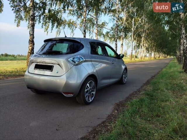 Серый Рено Зое, объемом двигателя 0 л и пробегом 158 тыс. км за 8100 $, фото 4 на Automoto.ua