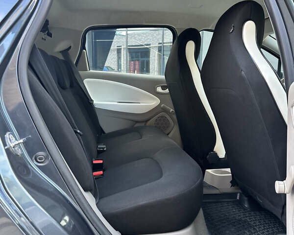 Серый Рено Зое, объемом двигателя 0 л и пробегом 137 тыс. км за 9450 $, фото 12 на Automoto.ua