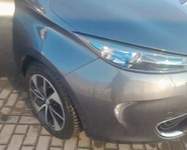 Серый Рено Зое, объемом двигателя 0 л и пробегом 72 тыс. км за 8800 $, фото 18 на Automoto.ua