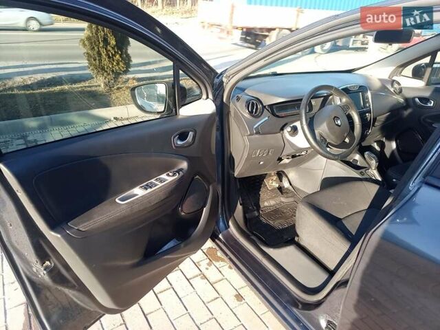 Серый Рено Зое, объемом двигателя 0 л и пробегом 115 тыс. км за 10500 $, фото 9 на Automoto.ua