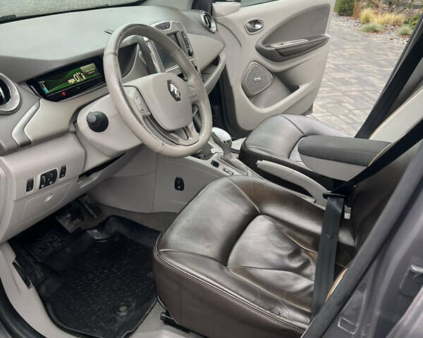 Серый Рено Зое, объемом двигателя 0 л и пробегом 85 тыс. км за 9400 $, фото 9 на Automoto.ua