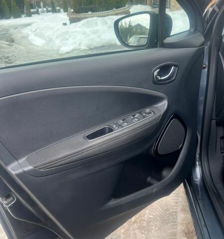 Серый Рено Зое, объемом двигателя 0 л и пробегом 122 тыс. км за 8499 $, фото 13 на Automoto.ua