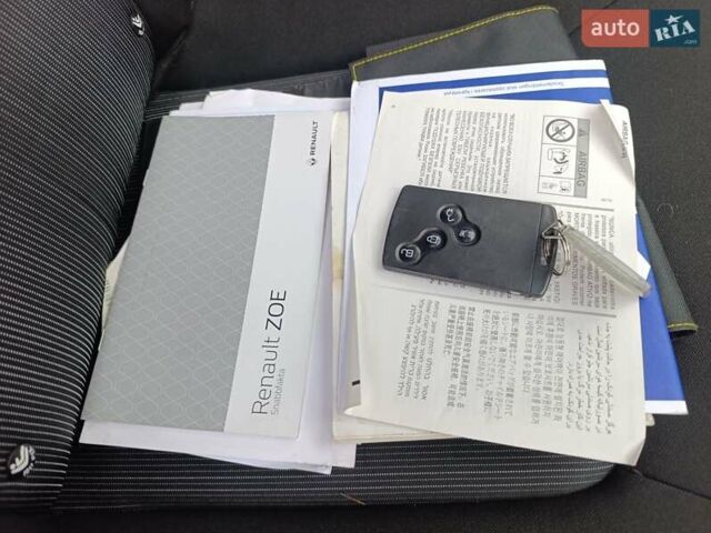Серый Рено Зое, объемом двигателя 0 л и пробегом 108 тыс. км за 9400 $, фото 3 на Automoto.ua