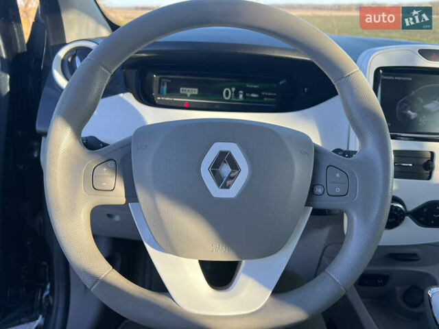 Серый Рено Зое, объемом двигателя 0 л и пробегом 108 тыс. км за 8500 $, фото 43 на Automoto.ua