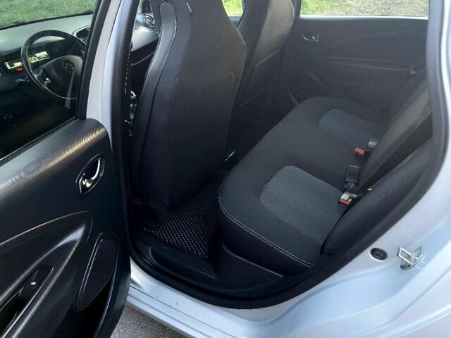 Серый Рено Зое, объемом двигателя 0 л и пробегом 162 тыс. км за 8900 $, фото 5 на Automoto.ua